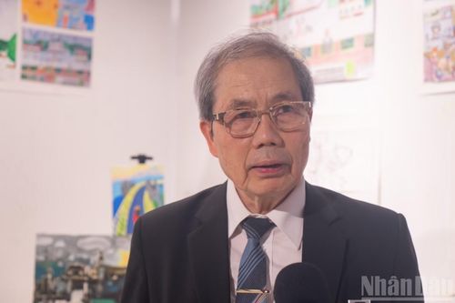 Chủ tịch Diễn đàn gìn giữ tiếng Việt và văn hóa Việt ở nước ngoài Lê Xuân Lâm trả lời phỏng vấn của phóng viên Báo Nhân Dân thường trú tại Pháp.