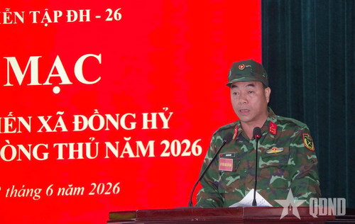  Đại tá Vũ Văn Thực, Phó chỉ huy trưởng Bộ CHQS tỉnh Thái Nguyên phát biểu khai mạc diễn tập. 