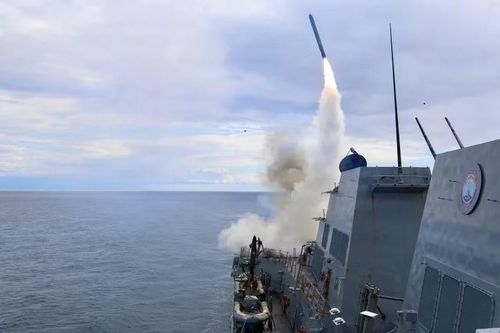 Ngày 1/3/2026, tàu USS Thomas Hudner phóng tên lửa tấn công mặt đất Tomahawk. Ảnh: Reuters.
