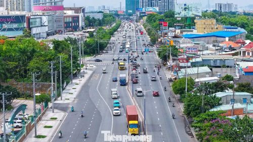 Năm 2022, tỉnh Bình Dương cũ khởi công dự án nâng cấp đoạn quốc lộ 13 qua địa bàn dài khoảng 15km, từ giáp TPHCM đến khu vực nút giao Hữu Nghị với tổng mức đầu tư hơn 6.000 tỷ đồng.