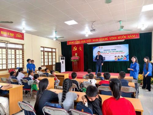 Dự án Tiếng Anh cộng đồng tại Cao Bằng. Ảnh: TĐCB