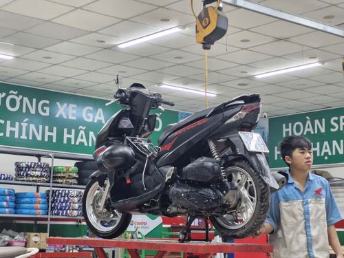Tại các cửa hàng sửa chữa xe máy, những lo ngại về việc E10 gây hư hỏng động cơ cũng chưa xuất hiện trong thực tế.