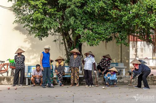 Nhân sự tham gia cấp ủy cần có sự am hiểu về cộng đồng dân cư... Ảnh: Tuấn Minh