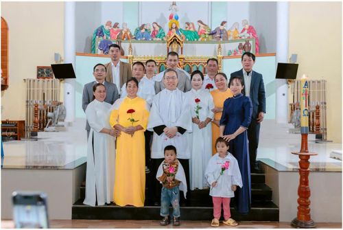 Linh mục Nguyễn Xuân Phương đang lặng lẽ viết tiếp những giá trị nhân văn. (Ảnh: Giáo xứ Đồng Lam)