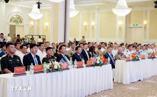 Các đại biểu tham dự tại buổi lễ. (Ảnh: Tá Chuyên/TTXVN)