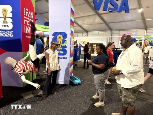 FIFA Store không chỉ là một cửa hàng bán hàng lưu niệm, mà còn là nơi lưu giữ những ký ức và cảm xúc của hàng triệu người hâm mộ trong mùa hè bóng đá lớn nhất thế giới. (Ảnh: Ngọc Quang/TTXVN)