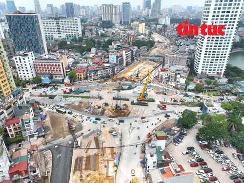 Đầu tháng 6/2026, MRB cũng tiến hành rào chắn nút giao Nguyễn Chí Thanh - La Thành để làm nhà ga S3 tuyến metro Văn Cao - Hòa Lạc.