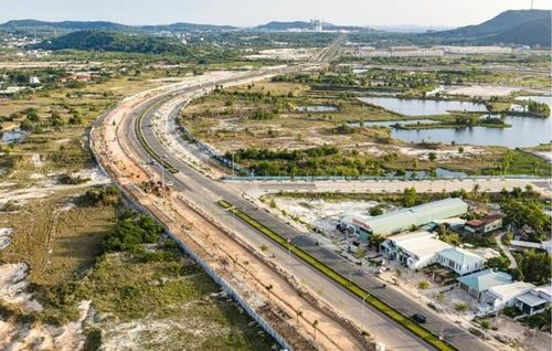 Tuyến đường huyết mạch ĐT 975 phục vụ Hội nghị cấp cao APEC 2027 đang được mở rộng đến 10 làn xe.