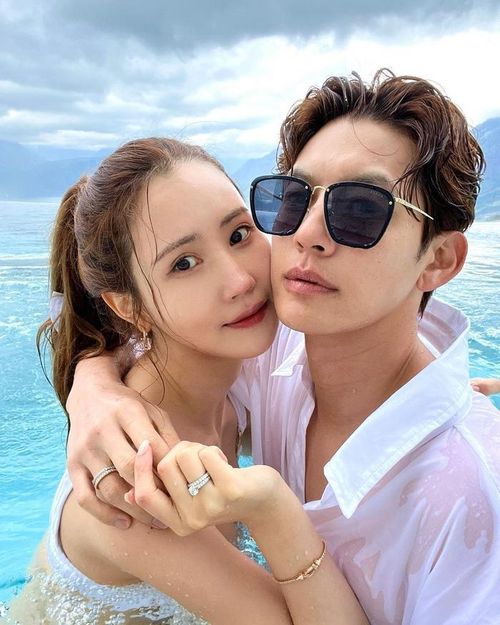 Lee Da Hae và Seven chính thức về chung một nhà vào năm 2023.