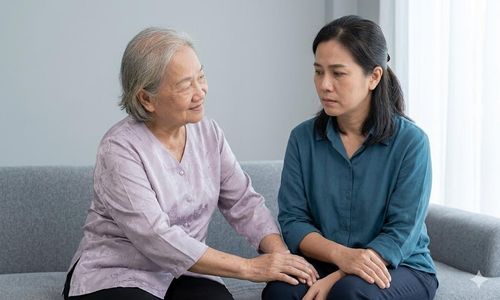 Sự đứt gãy thế hệ xuất phát từ sự lệch pha sâu sắc giữa nhịp sống công nghiệp hối hả và dòng thời gian đang chậm lại của tuổi già. Ảnh: Minh họa