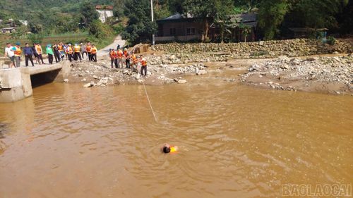  Diễn tập cứu hộ, cứu nạn lựa chọn những địa điểm diễn tập sát với thực tiễn địa phương. - Ảnh: Hội Chữ Thập đỏ tỉnh Lào Cai 