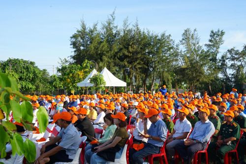 Buổi ra quân phát động chương trình “Du lịch xanh- vì tương lai bền vững” tại Phú Quý sáng 12/6