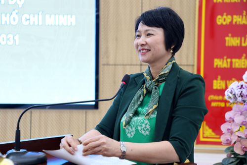 Phó Bí thư Tỉnh ủy, Chủ tịch Ủy ban MTTQ Việt Nam tỉnh Lâm Đồng Phạm Thị Phúc giao nhiệm vụ cho đoàn đại biểu dự đại hội