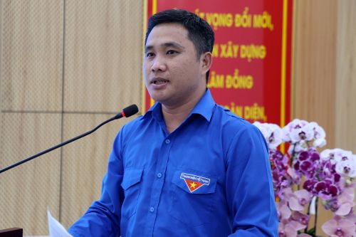 Phó Chủ tịch Ủy ban MTTQ Việt Nam tỉnh, Bí thư Tỉnh Đoàn Lâm Đồng Trương Minh Quang báo cáo công tác chuẩn bị dự đại hội
