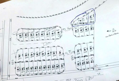 Trong quy hoạch, các lô đất, trong đó có thửa đất của ông Nam (vị trí đánh dấu) đều tiếp giáp với trục đường giao thông - Ảnh: H.A