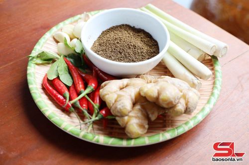 Các nguyên liệu làm nước chấm chẳm chéo.
