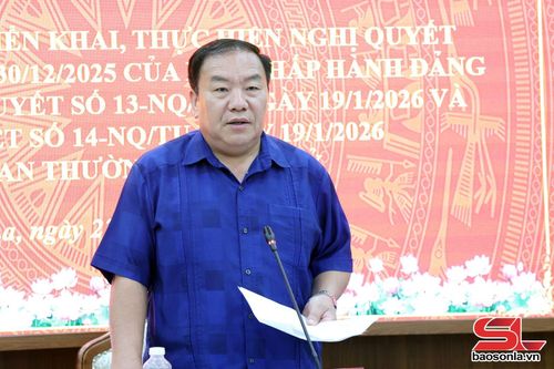 Đồng chí Chá A Của phát biểu tại hội nghị.