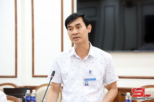 Lãnh đạo Sở Dân tộc và Tôn giáo tham gia ý kiến tại hội nghị.