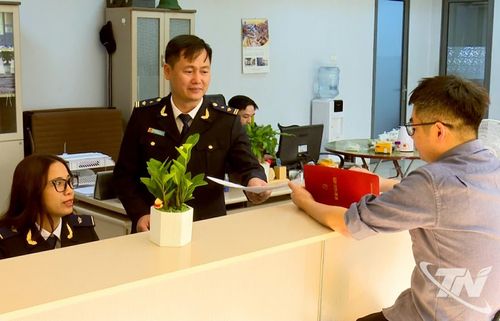 Đội Hải quan Thái Nguyên triển khai “luồng xanh”, tạo thuận lợi và rút ngắn thời gian thông quan cho doanh nghiệp, góp phần thực hiện phong trào thi đua tăng trưởng hai con số trên địa bàn tỉnh.
