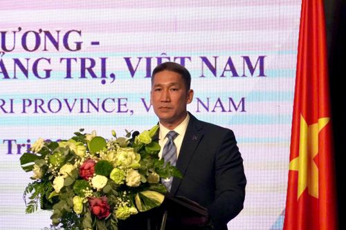Quyền Bộ trưởng Hải quân Hoa Kỳ Hùng Cao phát biểu tại chương trình