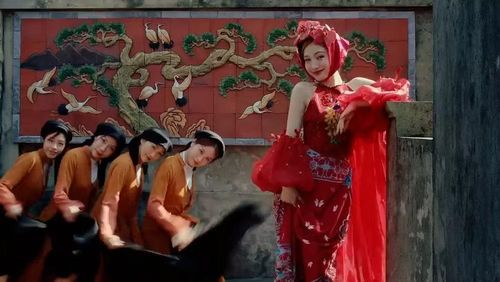 Hòa Minzy được cho là nghệ sĩ khá thành công trong việc sử dụng các chất liệu văn hóa