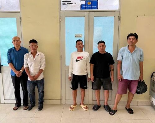 Các đối tượng tại cơ quan Công an.