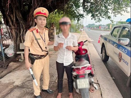 Đối tượng cùng mẫu test dương tính với chất ma túy.