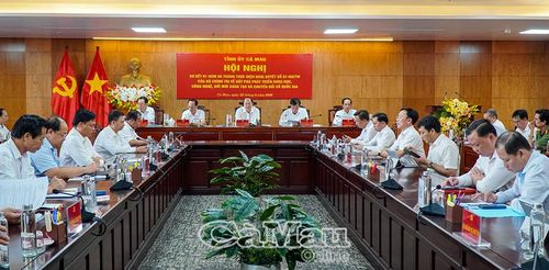Đại biểu dự hội nghị sơ kết 1 năm 6 tháng thực hiện Nghị quyết số 57 của Bộ Chính trị..