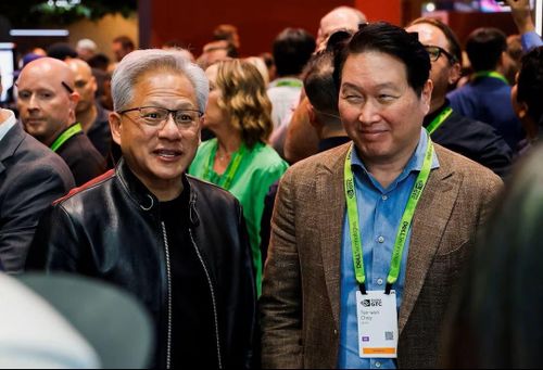 Chủ tịch SK Group Chey Tae-won và Chủ tịch kiêm CEO của Nvidia Jensen Huang.