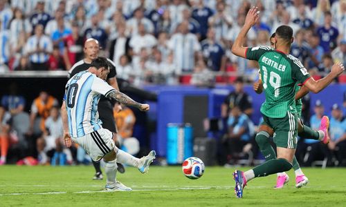 Argentina đánh bại Algeria với tỷ số 3-0, Messi lập cú hattrick. (Ảnh: Reuters)