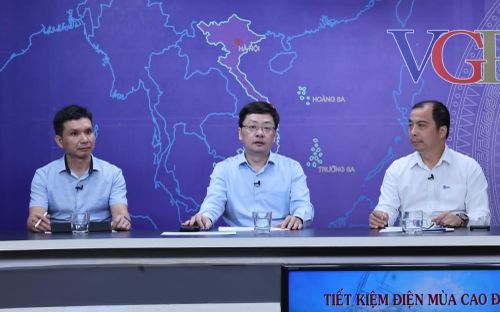 Các đại biểu tham gia trao đổi tại Tọa đàm với chủ đề “Tiết kiệm điện mùa cao điểm: Trách nhiệm và giải pháp”. Ảnh: Minh Khôi