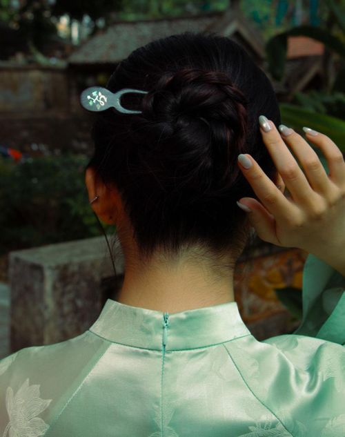 Trâm gỗ khảm trai Mun Artisan được tối giản để phù hợp với đời sống hiện đại. Ảnh: NVCC