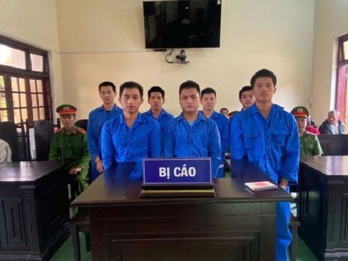 Các bị cáo tại phiên tòa xét xử sơ thẩm. Ảnh: Công an tỉnh Quảng Ngãi