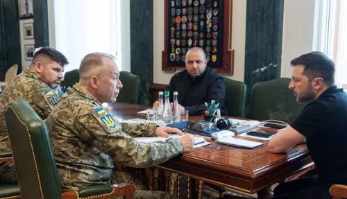 Ông Zelensky cũng bác bỏ những tuyên bố trước đó của Tổng thống Lukashenko rằng Belarus không có ý định gây chiến với bất kỳ quốc gia nào.