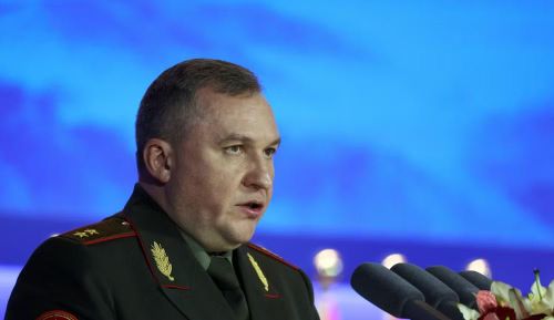 Bộ trưởng Quốc phòng Belarus Viktor Khrenin cũng khẳng định việc một quốc gia có 9 triệu dân và có chung biên giới với 3 nước thành viên NATO tự nguyện tham gia cuộc xung đột là điều hoàn toàn "vô lý", trừ khi nước này bị tấn công trước. 