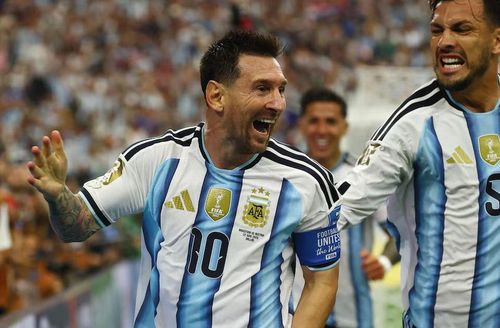 Messi ăn mừng bàn thắng thứ hai. Nguồn: Reuters.