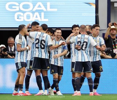 M10 vượt qua mọi rào cản và chính thức giúp Argentina giành vé đi tiếp sau vòng bảng World Cup 2026. Ảnh: EPA.