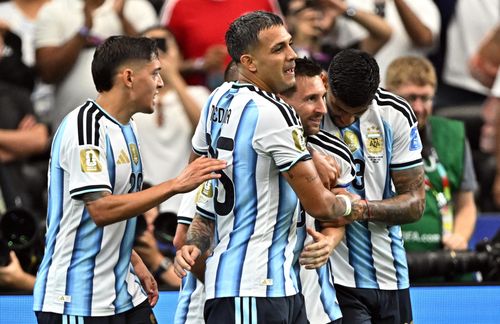 Argentina thời điểm này như một đại gia đình và Messi là người anh cả trong ngôi nhà ấy. Ảnh: Reuters.