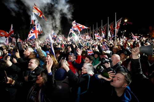  Người dân ăn mừng khi Anh rời khỏi EU vào "Ngày Brexit" tại London ngày 31/1/2020. Ảnh: Reuters.