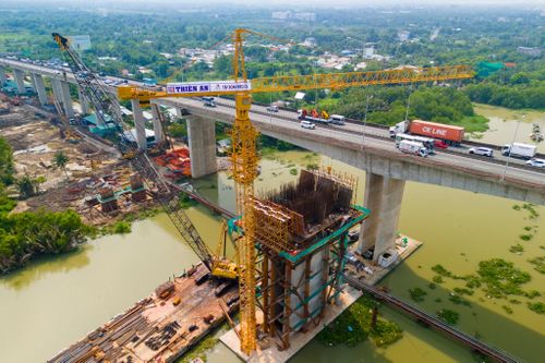 Dự án mở rộng gần 22 km cao tốc TP.HCM - Long Thành - Dầu Giây đoạn từ nút giao Vành đai 2 thuộc phường Long Trường, TP.HCM đến nút giao với cao tốc Biên Hòa - Vũng Tàu thuộc phường Long Thành, TP Đồng Nai. Sau khi hoàn thành, tuyến cao tốc này sẽ được nâng quy mô lên 8-10 làn xe.