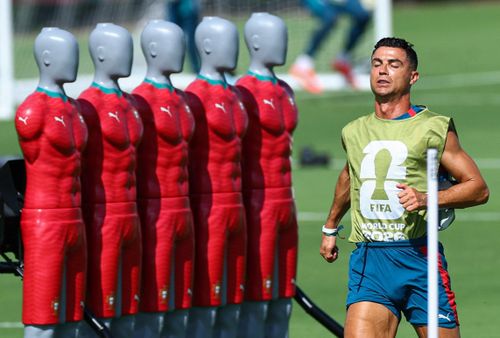  Ronaldo đá chính hay dự bị đang trở thành tranh luận lớn trước trận gặp Uzbekistan. 
