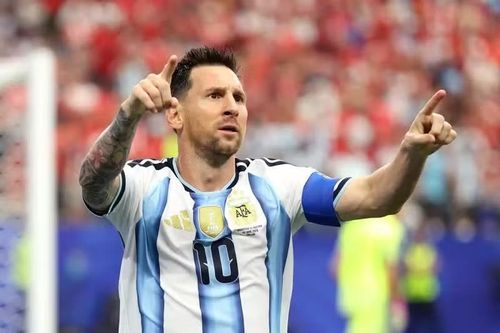 Messi có bàn mở tỷ số. (Ảnh: FIFA)