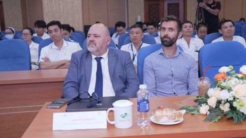 Chương trình có sự tham gia của các chuyên gia hàng đầu trong nước và quốc tế trong lĩnh vực phẫu thuật thay khớp háng.