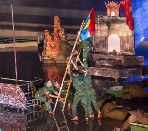 Chương trình nghệ thuật "Nỗi đau giữa hòa bình" của Đoàn Nghệ thuật Truyền thống Quảng Trị.