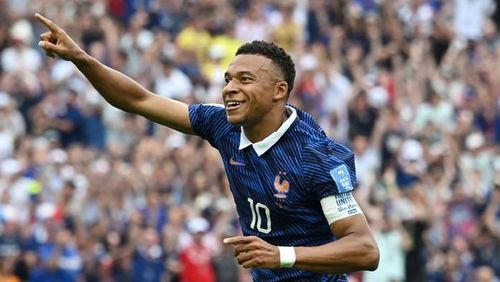 Mbappé lập cú đúp cho Pháp