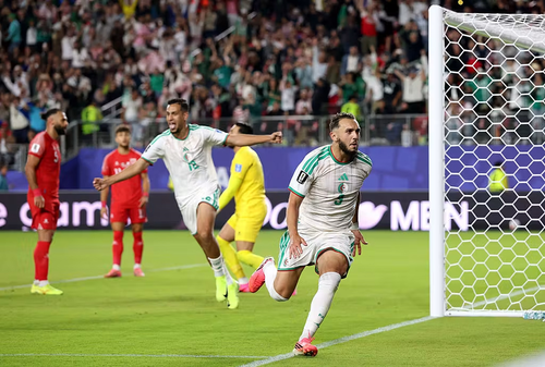 Amine Gouiri lập công để tạo nên cuộc lội ngược dòng cho Algeria. Ảnh: Getty