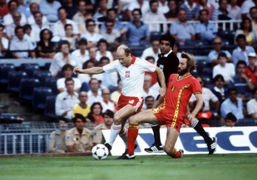 Danh thủ Grzegorz Lato (bên trái). Ảnh: FIFA