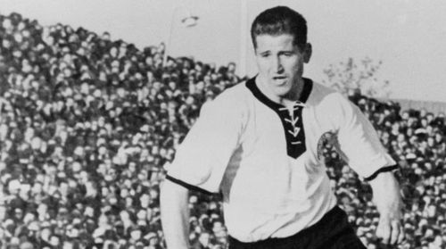 Danh thủ Helmut Rahn. Ảnh: FIFA