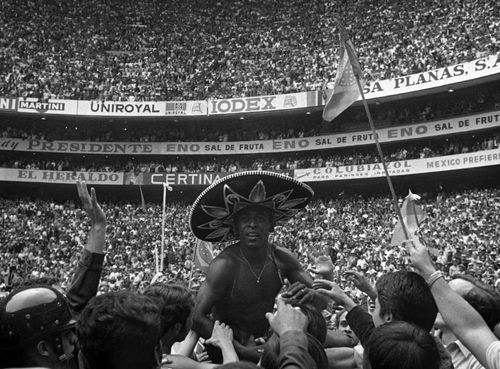 Danh thủ Pele (giữa). Ảnh: FIFA