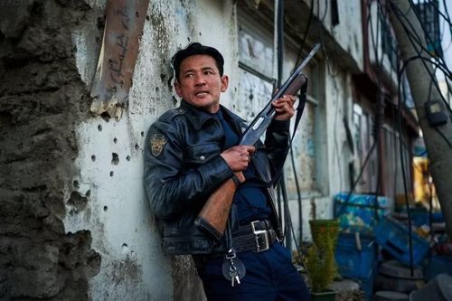Hwang Jung Min, người đóng vai Bum Seok, đã mô tả "HOPE" là một dự án rất độc đáo, khác biệt hoàn toàn so với những gì anh từng thấy trước đây: “Thật mới mẻ khi thấy một bối cảnh quen thuộc, như một ngôi làng nông thôn Hàn Quốc, cùng tồn tại với một sinh vật ngoài hành tinh xa lạ. Cách mà quy mô đồ sộ hòa quyện với những nhân vật tưởng chừng rất bình thường cũng thật hấp dẫn. "HOPE" không chỉ đơn thuần là về việc đuổi bắt và bị đuổi bắt. Cách chúng ta nhìn nhận những dạng sống ngoài hành tinh này cuối cùng phản ánh cách chúng ta nhìn nhận những sinh vật xa lạ trong thế giới của chính mình ngày nay”.
